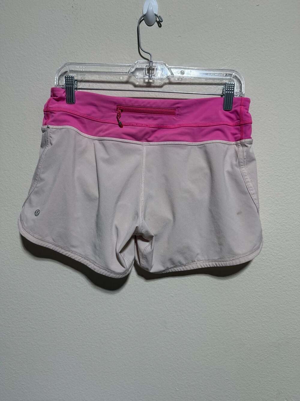 Lululemon Athletica Women's Groovy Run Shorts Size 6 Pink and Light Pink - Picture 2 of 5